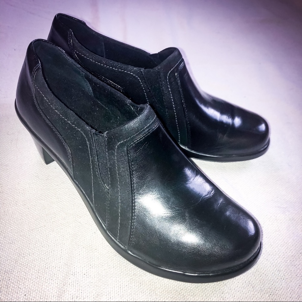 Black Aravon “Ashley” Pumps
